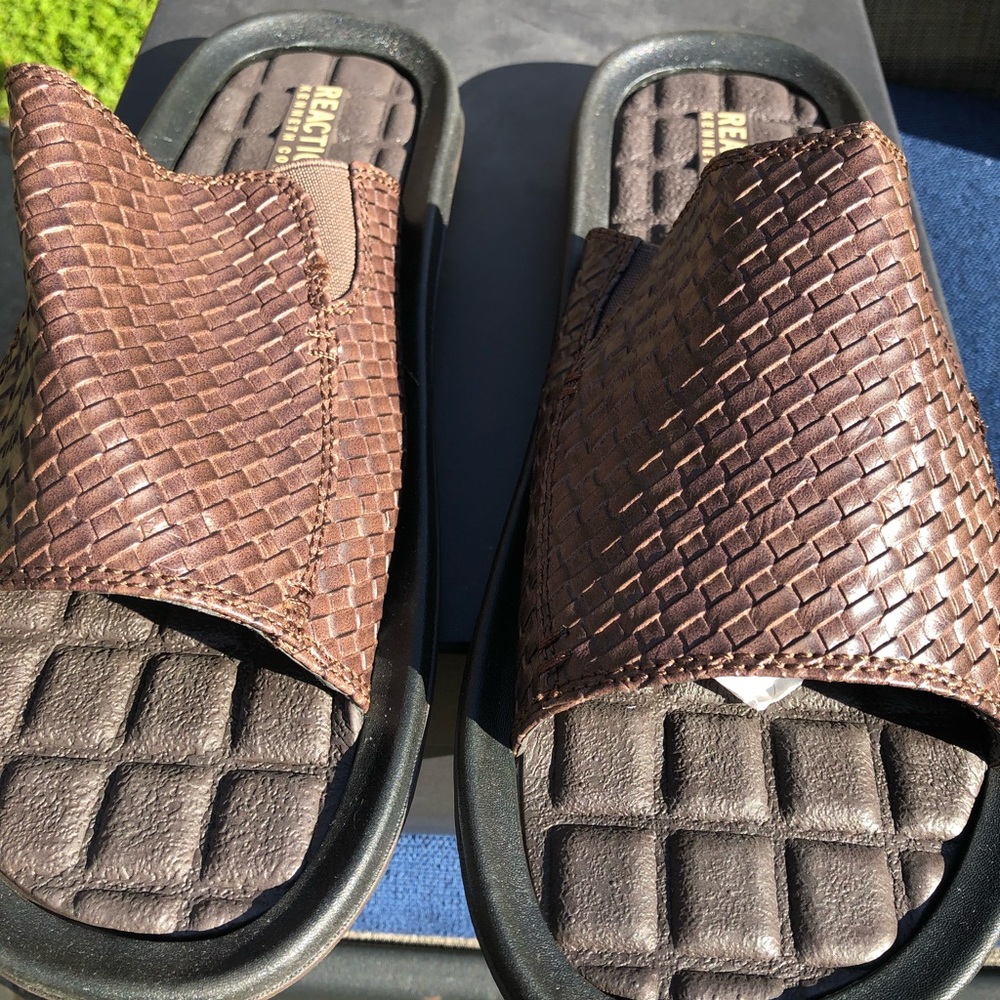 NWOT Men Kenneth Cole Reactions Slides